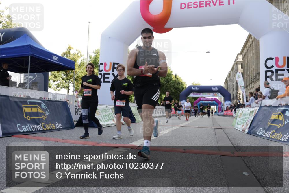 06.09.2026 - CURREX Alsterlauf Yannick Fuchs http://msf.ph/oto/10230377 06.09.2026 11:54:09 Ziel 1063, 1098, 1209, 1232, 1249, 1267, 1308, 1309, 8245 meine-sportfotos.de
