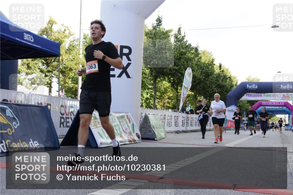 06.09.2026 - CURREX Alsterlauf Yannick Fuchs http://msf.ph/oto/10230381 06.09.2026 11:54:11 Ziel 1063, 1192, 1209, 1232, 1249, 1267, 1308, 1309, 1323, 8018, 8245 meine-sportfotos.de