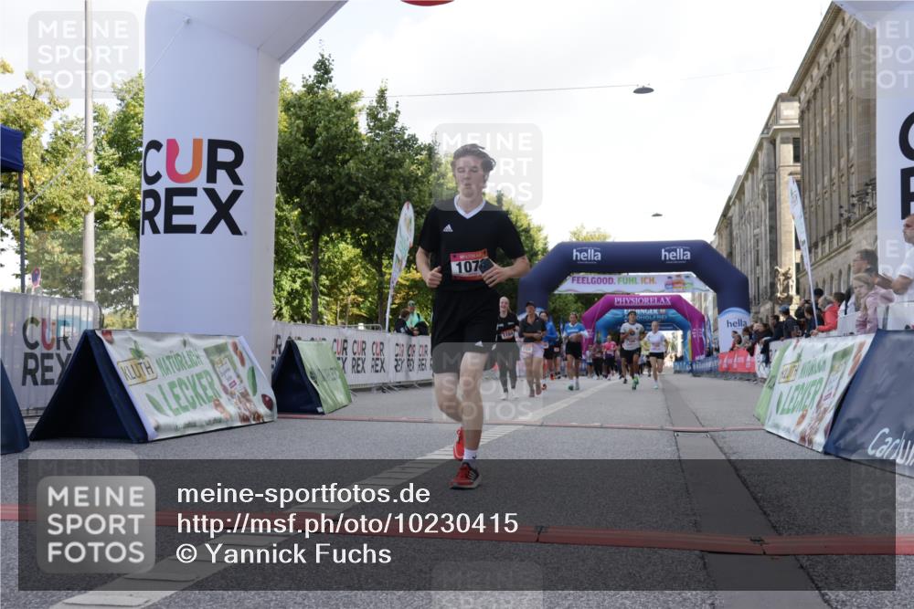 06.09.2026 - CURREX Alsterlauf Yannick Fuchs http://msf.ph/oto/10230415 06.09.2026 11:54:23 Ziel 1078, 1086, 1104, 1151, 1166, 1167, 1192, 1322, 1323, 1332, 1339, 8018, 8239, 8240 meine-sportfotos.de