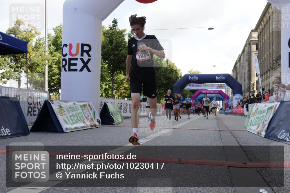 06.09.2026 - CURREX Alsterlauf Yannick Fuchs http://msf.ph/oto/10230417 06.09.2026 11:54:24 Ziel 1078, 1086, 1104, 1151, 1166, 1167, 1322, 1332, 1339, 8239, 8240 meine-sportfotos.de