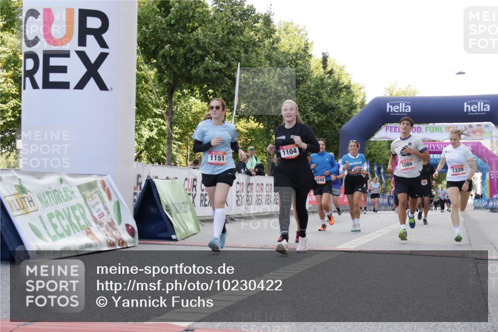 06.09.2026 - CURREX Alsterlauf Yannick Fuchs http://msf.ph/oto/10230422 06.09.2026 11:54:26 Ziel 1078, 1086, 1104, 1151, 1166, 1167, 1191, 1332, 1339, 8185, 8239, 8240 meine-sportfotos.de