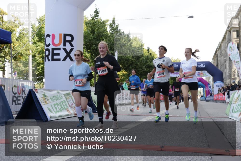 06.09.2026 - CURREX Alsterlauf Yannick Fuchs http://msf.ph/oto/10230427 06.09.2026 11:54:27 Ziel 1078, 1086, 1104, 1151, 1191, 1332, 1339, 8185, 8239, 8240 meine-sportfotos.de