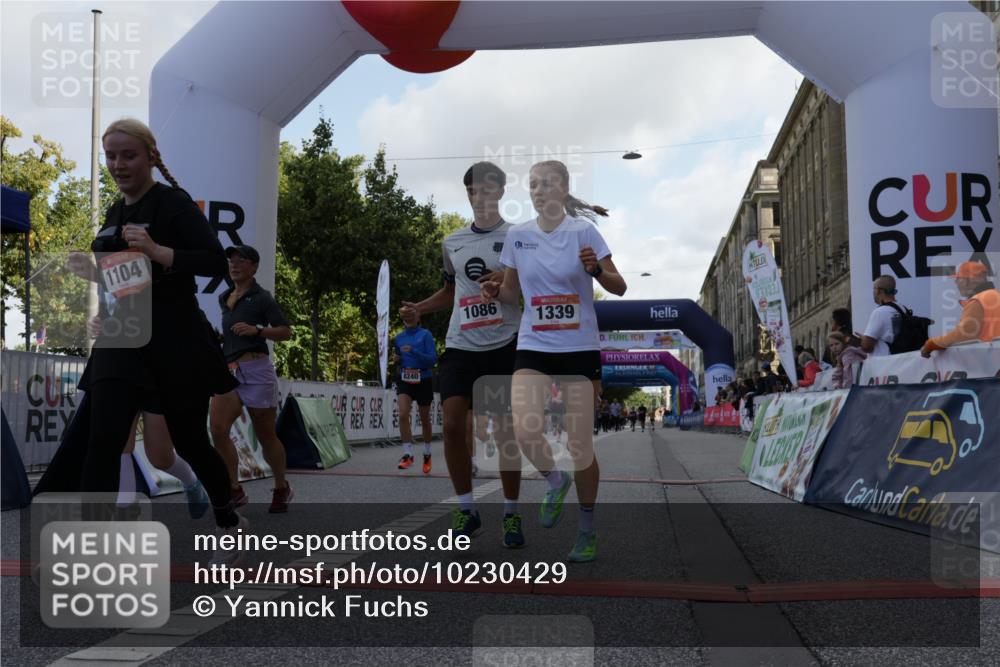 06.09.2026 - CURREX Alsterlauf Yannick Fuchs http://msf.ph/oto/10230429 06.09.2026 11:54:28 Ziel 1078, 1086, 1104, 1151, 1191, 1328, 1332, 1339, 8185, 8239, 8240 meine-sportfotos.de