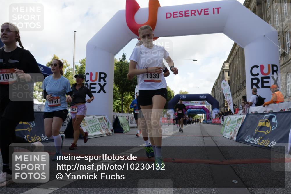 06.09.2026 - CURREX Alsterlauf Yannick Fuchs http://msf.ph/oto/10230432 06.09.2026 11:54:28 Ziel 1078, 1086, 1104, 1151, 1191, 1328, 1332, 1339, 8185, 8239, 8240 meine-sportfotos.de