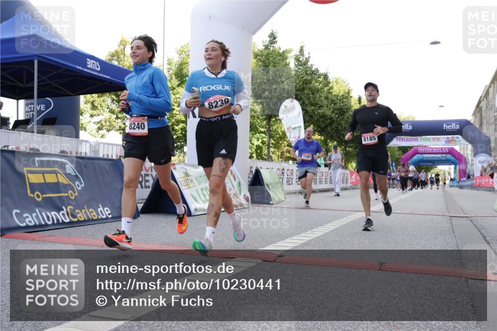 06.09.2026 - CURREX Alsterlauf Yannick Fuchs http://msf.ph/oto/10230441 06.09.2026 11:54:30 Ziel 1078, 1086, 1104, 1122, 1151, 1191, 1328, 1332, 1339, 8185, 8239, 8240 meine-sportfotos.de