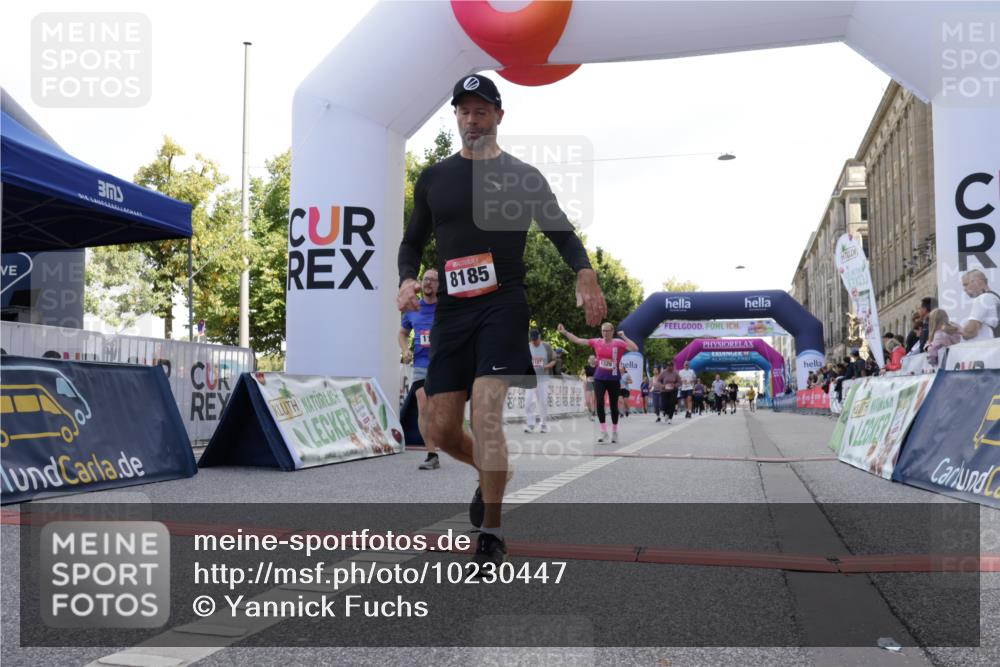 06.09.2026 - CURREX Alsterlauf Yannick Fuchs http://msf.ph/oto/10230447 06.09.2026 11:54:32 Ziel 1086, 1104, 1122, 1151, 1191, 1325, 1328, 1332, 1339, 8185, 8239, 8240 meine-sportfotos.de