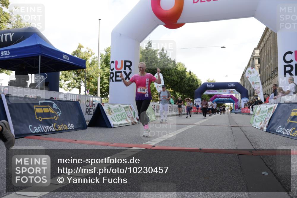 06.09.2026 - CURREX Alsterlauf Yannick Fuchs http://msf.ph/oto/10230457 06.09.2026 11:54:34 Ziel 1086, 1122, 1168, 1191, 1289, 1325, 1328, 1332, 1339, 8185, 8239, 8240 meine-sportfotos.de