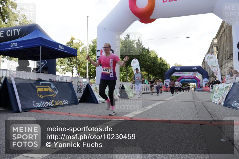 06.09.2026 - CURREX Alsterlauf Yannick Fuchs http://msf.ph/oto/10230459 06.09.2026 11:54:34 Ziel 1086, 1122, 1168, 1191, 1289, 1325, 1328, 1332, 1339, 8185, 8239, 8240 meine-sportfotos.de