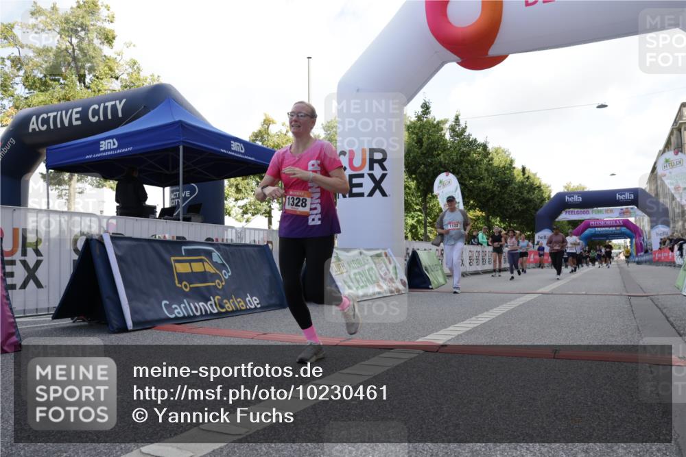 06.09.2026 - CURREX Alsterlauf Yannick Fuchs http://msf.ph/oto/10230461 06.09.2026 11:54:35 Ziel 1122, 1168, 1191, 1289, 1325, 1328, 8185, 8239, 8240 meine-sportfotos.de