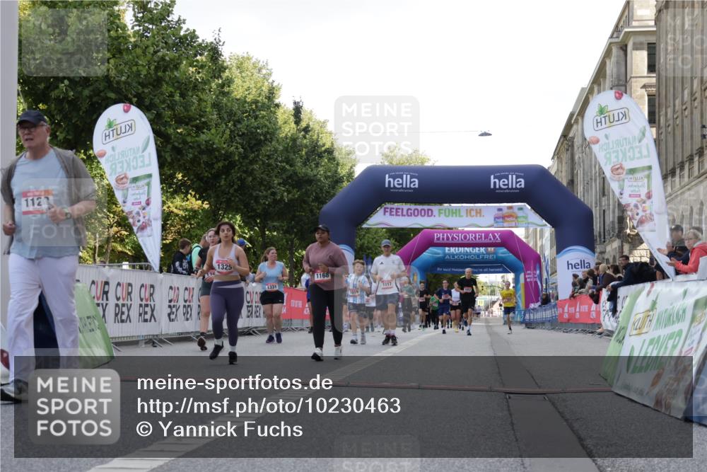 06.09.2026 - CURREX Alsterlauf Yannick Fuchs http://msf.ph/oto/10230463 06.09.2026 11:54:36 Ziel 1017, 1019, 1122, 1168, 1191, 1289, 1290, 1325, 1328, 1331, 8185 meine-sportfotos.de