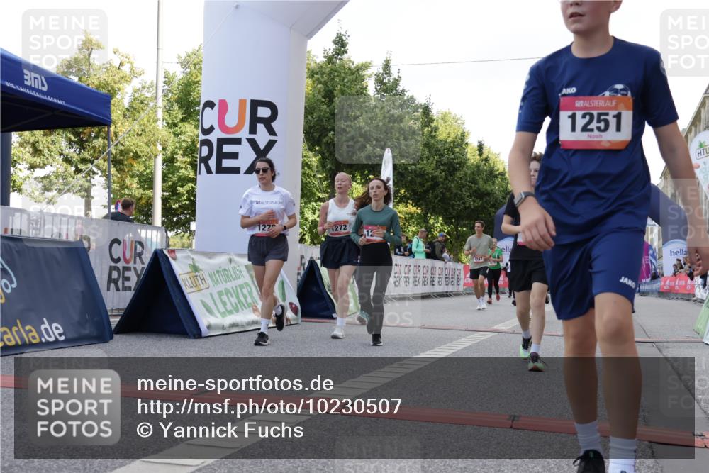 06.09.2026 - CURREX Alsterlauf Yannick Fuchs http://msf.ph/oto/10230507 06.09.2026 11:54:47 Ziel 1012, 1017, 1019, 1031, 1060, 1101, 1140, 1145, 1185, 1222, 1231, 1247, 1251, 1260, 1270, 1272, 1275, 1276, 1280, 1290, 1331 meine-sportfotos.de