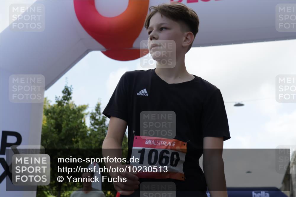 06.09.2026 - CURREX Alsterlauf Yannick Fuchs http://msf.ph/oto/10230513 06.09.2026 11:54:50 Ziel 1060, 1097, 1101, 1134, 1140, 1145, 1185, 1222, 1231, 1247, 1251, 1260, 1270, 1272, 1275, 1276, 1280 meine-sportfotos.de