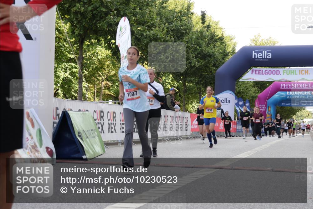 06.09.2026 - CURREX Alsterlauf Yannick Fuchs http://msf.ph/oto/10230523 06.09.2026 11:54:54 Ziel 1097, 1134, 1140, 1145, 1238, 1247, 1272, 1275, 1276 meine-sportfotos.de