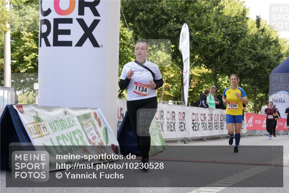 06.09.2026 - CURREX Alsterlauf Yannick Fuchs http://msf.ph/oto/10230528 06.09.2026 11:54:56 Ziel 1097, 1134, 1140, 1177, 1238, 1247, 1275, 1276 meine-sportfotos.de