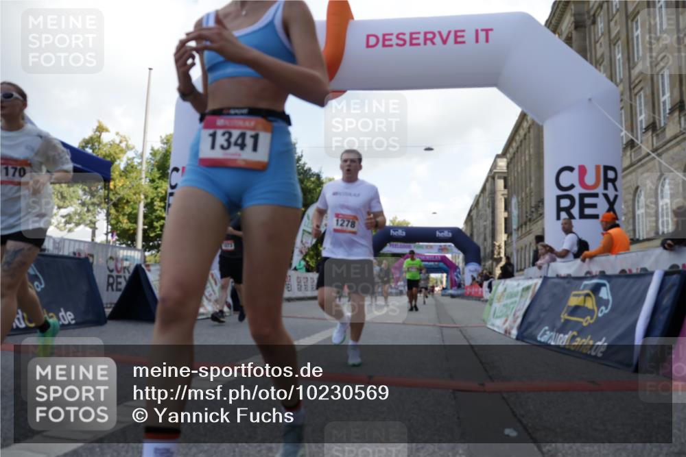 06.09.2026 - CURREX Alsterlauf Yannick Fuchs http://msf.ph/oto/10230569 06.09.2026 11:55:12 Ziel 1073, 1141, 1147, 1170, 1183, 1196, 1243, 1273, 1278, 1307, 1338, 1341, 8344 meine-sportfotos.de