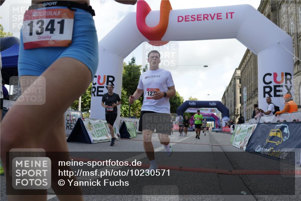 06.09.2026 - CURREX Alsterlauf Yannick Fuchs http://msf.ph/oto/10230571 06.09.2026 11:55:12 Ziel 1073, 1141, 1147, 1170, 1183, 1196, 1243, 1273, 1278, 1307, 1338, 1341, 8344 meine-sportfotos.de