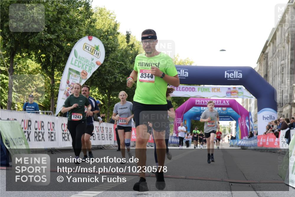 06.09.2026 - CURREX Alsterlauf Yannick Fuchs http://msf.ph/oto/10230578 06.09.2026 11:55:15 Ziel 1073, 1087, 1141, 1147, 1170, 1183, 1243, 1273, 1278, 1338, 1341, 8344 meine-sportfotos.de