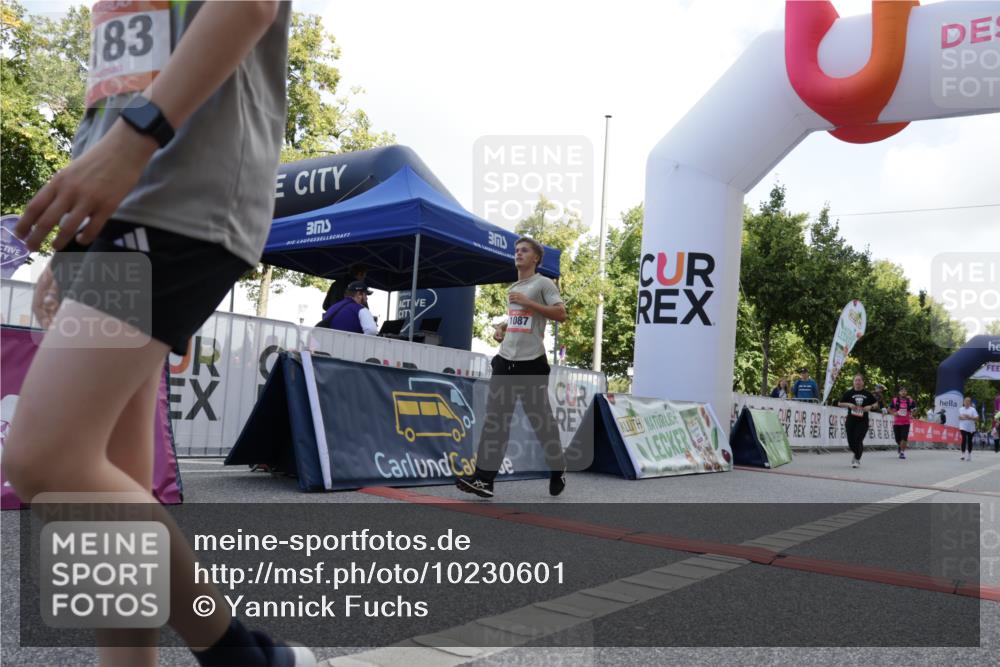 06.09.2026 - CURREX Alsterlauf Yannick Fuchs http://msf.ph/oto/10230601 06.09.2026 11:55:21 Ziel 1071, 1087, 1141, 1183, 1233, 1243, 1273, 1337, 1338, 8344 meine-sportfotos.de