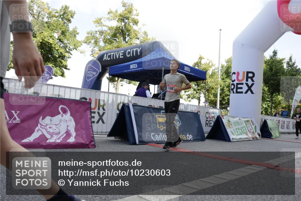 06.09.2026 - CURREX Alsterlauf Yannick Fuchs http://msf.ph/oto/10230603 06.09.2026 11:55:21 Ziel 1071, 1087, 1141, 1183, 1233, 1243, 1273, 1337, 1338, 8344 meine-sportfotos.de