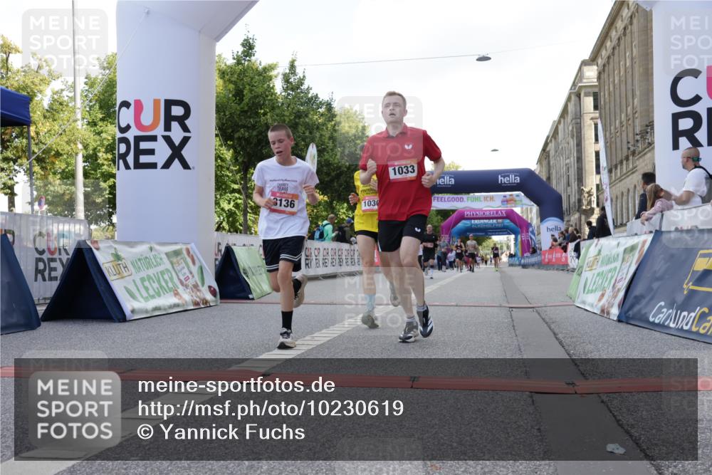 06.09.2026 - CURREX Alsterlauf Yannick Fuchs http://msf.ph/oto/10230619 06.09.2026 11:55:30 Ziel 1030, 1033, 1071, 1156, 1233, 1265, 1337, 8136 meine-sportfotos.de