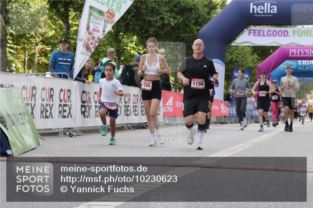 06.09.2026 - CURREX Alsterlauf Yannick Fuchs http://msf.ph/oto/10230623 06.09.2026 11:55:33 Ziel 1030, 1033, 1155, 1156, 1265, 1337, 8136 meine-sportfotos.de