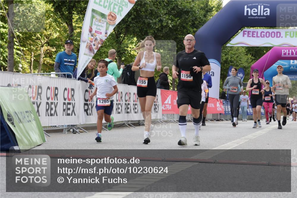 06.09.2026 - CURREX Alsterlauf Yannick Fuchs http://msf.ph/oto/10230624 06.09.2026 11:55:33 Ziel 1030, 1033, 1155, 1156, 1265, 1337, 8136 meine-sportfotos.de