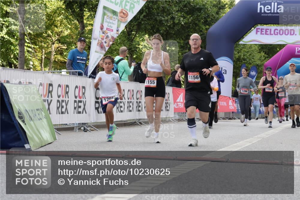 06.09.2026 - CURREX Alsterlauf Yannick Fuchs http://msf.ph/oto/10230625 06.09.2026 11:55:34 Ziel 1030, 1033, 1155, 1156, 1265, 8136 meine-sportfotos.de
