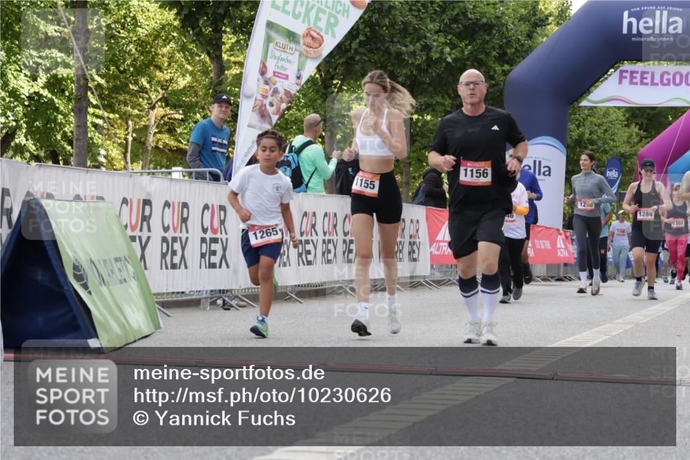 06.09.2026 - CURREX Alsterlauf Yannick Fuchs http://msf.ph/oto/10230626 06.09.2026 11:55:34 Ziel 1030, 1033, 1155, 1156, 1265, 8136 meine-sportfotos.de