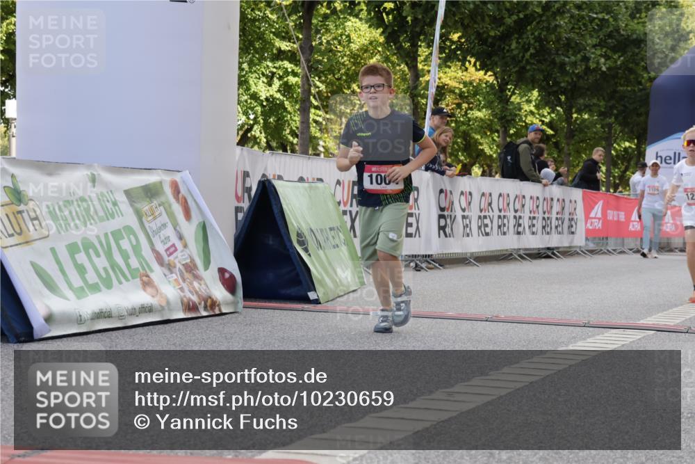 06.09.2026 - CURREX Alsterlauf Yannick Fuchs http://msf.ph/oto/10230659 06.09.2026 11:55:47 Ziel 1004, 1005, 1046, 1149, 1203, 1234, 1284, 1285, 1286, 1288, 1296, 1326 meine-sportfotos.de