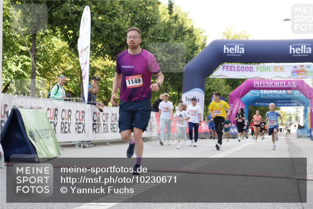 06.09.2026 - CURREX Alsterlauf Yannick Fuchs http://msf.ph/oto/10230671 06.09.2026 11:55:52 Ziel 1004, 1072, 1149, 1234, 1296, 1326, 8042, 8251, 8346 meine-sportfotos.de