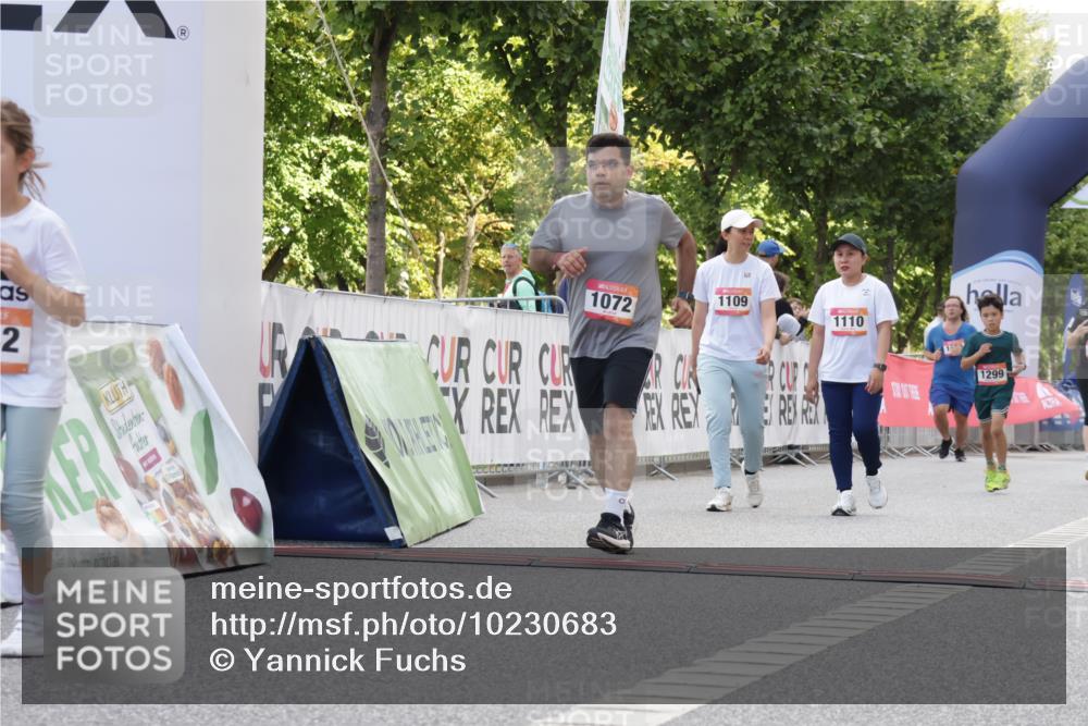06.09.2026 - CURREX Alsterlauf Yannick Fuchs http://msf.ph/oto/10230683 06.09.2026 11:55:57 Ziel 1072, 1109, 1110, 1149, 1299, 1344, 8042, 8103, 8251, 8346 meine-sportfotos.de