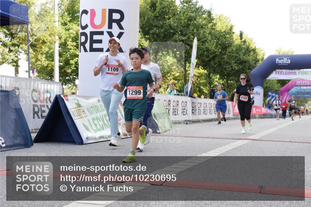 06.09.2026 - CURREX Alsterlauf Yannick Fuchs http://msf.ph/oto/10230695 06.09.2026 11:56:01 Ziel 1072, 1109, 1110, 1299, 1320, 1344, 8042, 8103, 8251, 8346 meine-sportfotos.de