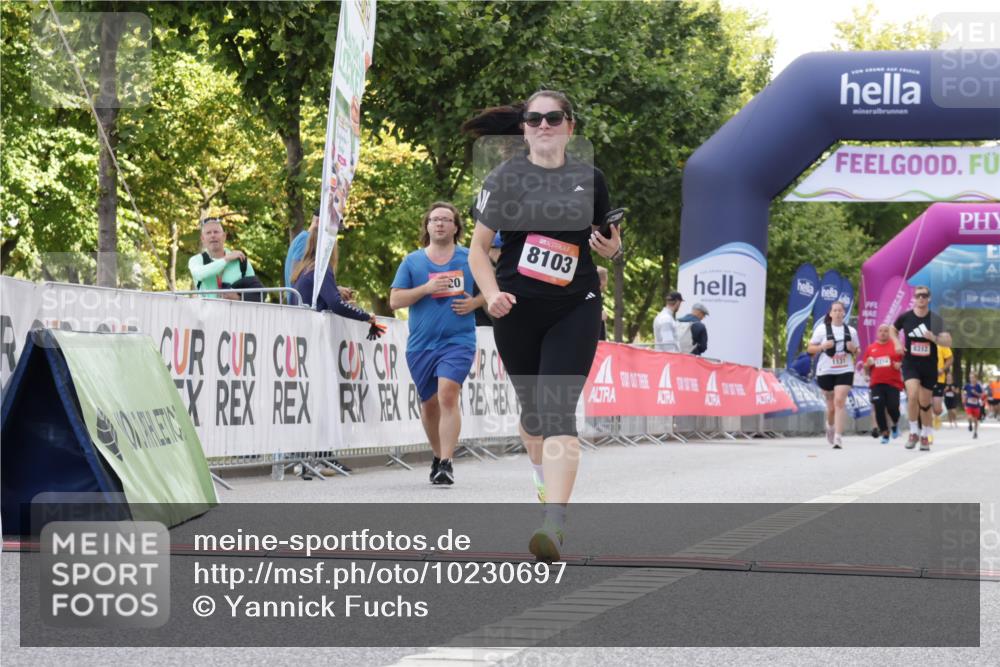 06.09.2026 - CURREX Alsterlauf Yannick Fuchs http://msf.ph/oto/10230697 06.09.2026 11:56:02 Ziel 1072, 1109, 1110, 1299, 1320, 1344, 8042, 8103, 8251, 8346 meine-sportfotos.de