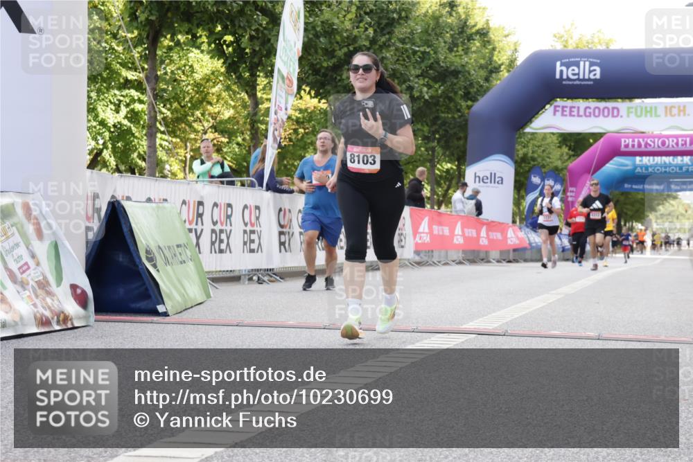 06.09.2026 - CURREX Alsterlauf Yannick Fuchs http://msf.ph/oto/10230699 06.09.2026 11:56:02 Ziel 1072, 1109, 1110, 1299, 1320, 1344, 8042, 8103, 8251, 8346 meine-sportfotos.de