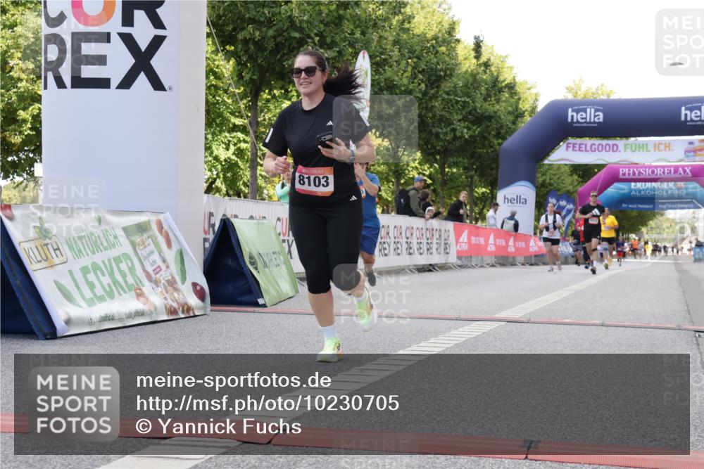 06.09.2026 - CURREX Alsterlauf Yannick Fuchs http://msf.ph/oto/10230705 06.09.2026 11:56:03 Ziel 1072, 1109, 1110, 1299, 1320, 1344, 8042, 8103 meine-sportfotos.de