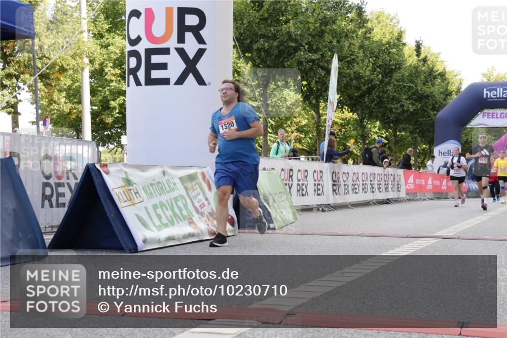 06.09.2026 - CURREX Alsterlauf Yannick Fuchs http://msf.ph/oto/10230710 06.09.2026 11:56:05 Ziel 1109, 1110, 1299, 1320, 1344, 8103, 8312 meine-sportfotos.de