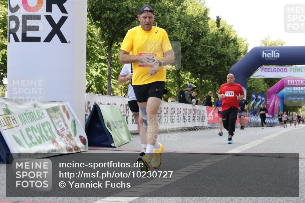 06.09.2026 - CURREX Alsterlauf Yannick Fuchs http://msf.ph/oto/10230727 06.09.2026 11:56:12 Ziel 1131, 1162, 1214, 1320, 8285, 8312 meine-sportfotos.de