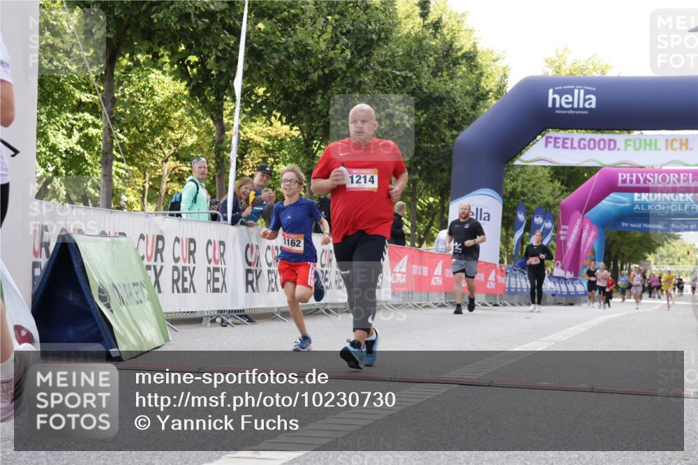 06.09.2026 - CURREX Alsterlauf Yannick Fuchs http://msf.ph/oto/10230730 06.09.2026 11:56:13 Ziel 1131, 1162, 1214, 8285, 8312 meine-sportfotos.de