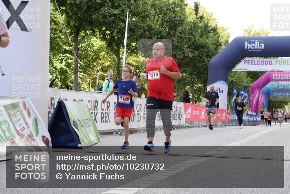 06.09.2026 - CURREX Alsterlauf Yannick Fuchs http://msf.ph/oto/10230732 06.09.2026 11:56:13 Ziel 1131, 1162, 1214, 8285, 8312 meine-sportfotos.de