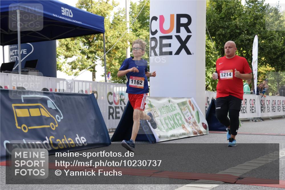 06.09.2026 - CURREX Alsterlauf Yannick Fuchs http://msf.ph/oto/10230737 06.09.2026 11:56:14 Ziel 1131, 1162, 1214, 8285, 8312 meine-sportfotos.de