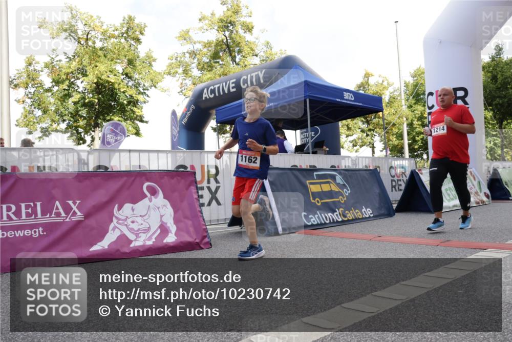 06.09.2026 - CURREX Alsterlauf Yannick Fuchs http://msf.ph/oto/10230742 06.09.2026 11:56:15 Ziel 1131, 1162, 1214, 8285, 8312 meine-sportfotos.de