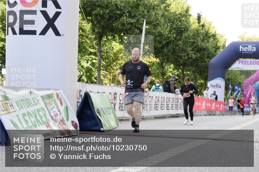 06.09.2026 - CURREX Alsterlauf Yannick Fuchs http://msf.ph/oto/10230750 06.09.2026 11:56:20 Ziel 1032, 1142, 1162, 1214, 8267 meine-sportfotos.de
