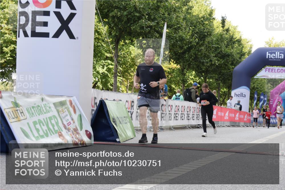 06.09.2026 - CURREX Alsterlauf Yannick Fuchs http://msf.ph/oto/10230751 06.09.2026 11:56:20 Ziel 1032, 1142, 1162, 1214, 8267 meine-sportfotos.de