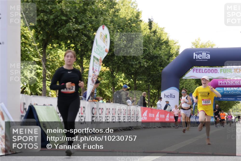 06.09.2026 - CURREX Alsterlauf Yannick Fuchs http://msf.ph/oto/10230757 06.09.2026 11:56:23 Ziel 1032, 1103, 1142, 8267 meine-sportfotos.de
