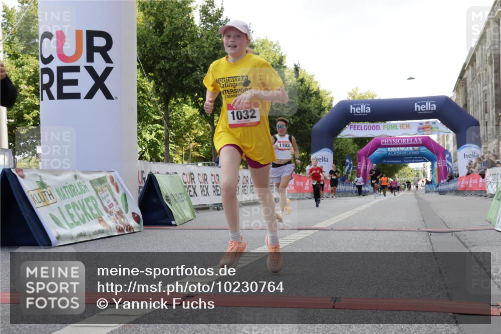 06.09.2026 - CURREX Alsterlauf Yannick Fuchs http://msf.ph/oto/10230764 06.09.2026 11:56:25 Ziel 1032, 1103, 1142, 1211, 8267 meine-sportfotos.de