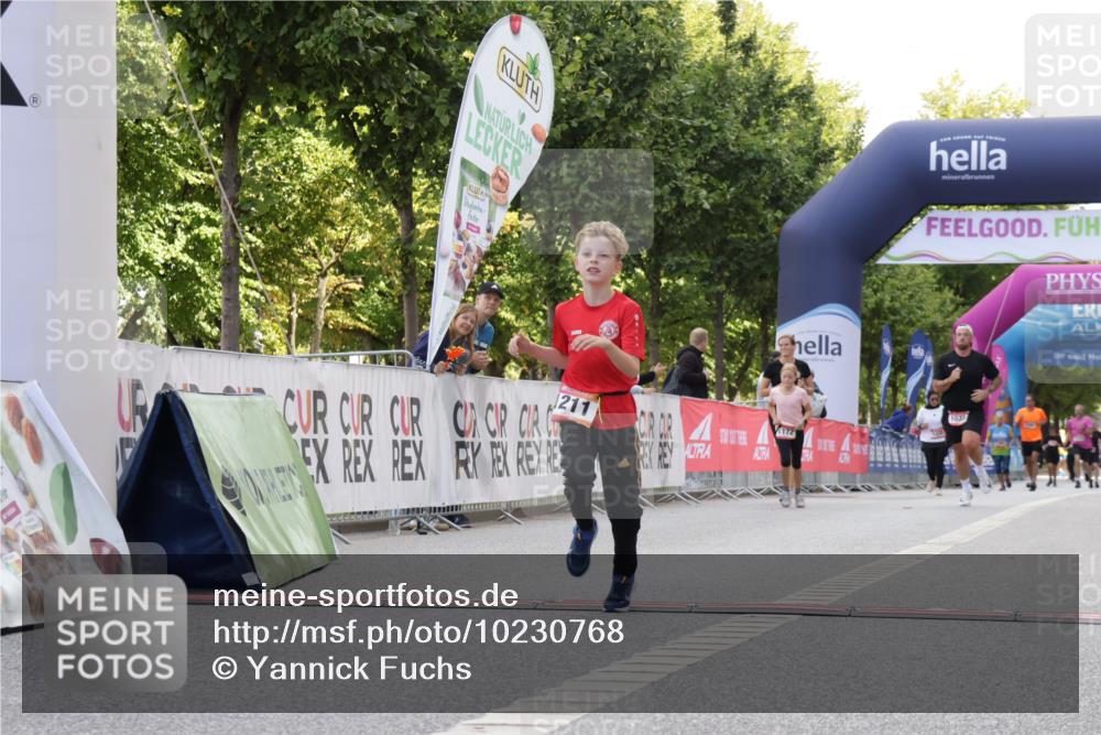 06.09.2026 - CURREX Alsterlauf Yannick Fuchs http://msf.ph/oto/10230768 06.09.2026 11:56:28 Ziel 1032, 1035, 1103, 1142, 1211, 8267 meine-sportfotos.de