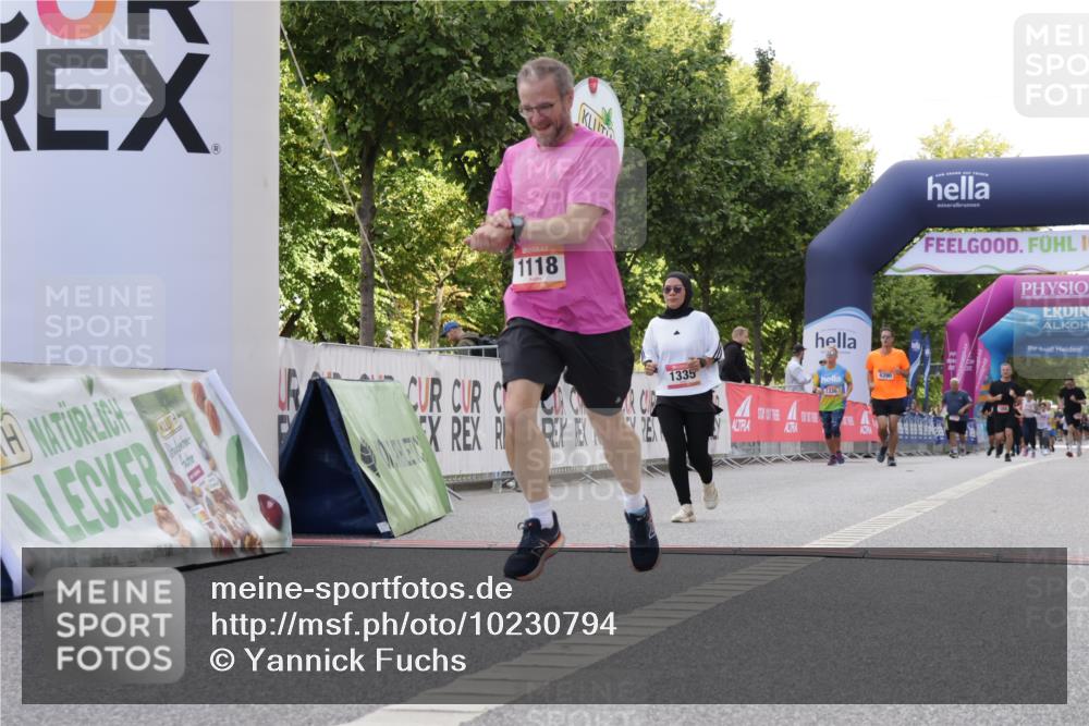 06.09.2026 - CURREX Alsterlauf Yannick Fuchs http://msf.ph/oto/10230794 06.09.2026 11:56:39 Ziel 1035, 1118, 1144, 1172, 1335 meine-sportfotos.de