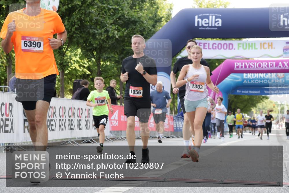 06.09.2026 - CURREX Alsterlauf Yannick Fuchs http://msf.ph/oto/10230807 06.09.2026 11:56:48 Ziel 1056, 1102, 1300, 1303, 1335, 1336, 6390 meine-sportfotos.de