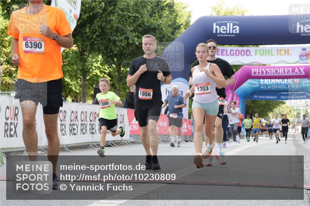 06.09.2026 - CURREX Alsterlauf Yannick Fuchs http://msf.ph/oto/10230809 06.09.2026 11:56:48 Ziel 1056, 1102, 1300, 1303, 1335, 1336, 6390 meine-sportfotos.de