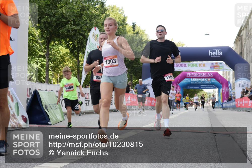 06.09.2026 - CURREX Alsterlauf Yannick Fuchs http://msf.ph/oto/10230815 06.09.2026 11:56:50 Ziel 1056, 1102, 1148, 1300, 1303, 1336, 6390, 8098 meine-sportfotos.de